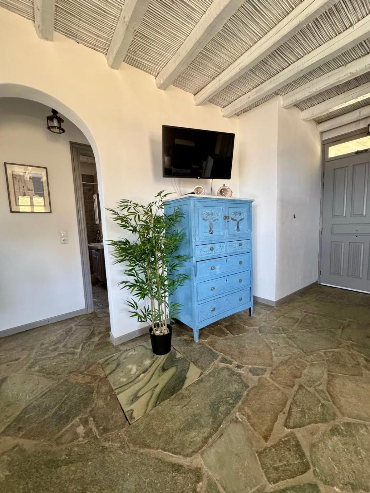 The Traditional Stone Apartment *